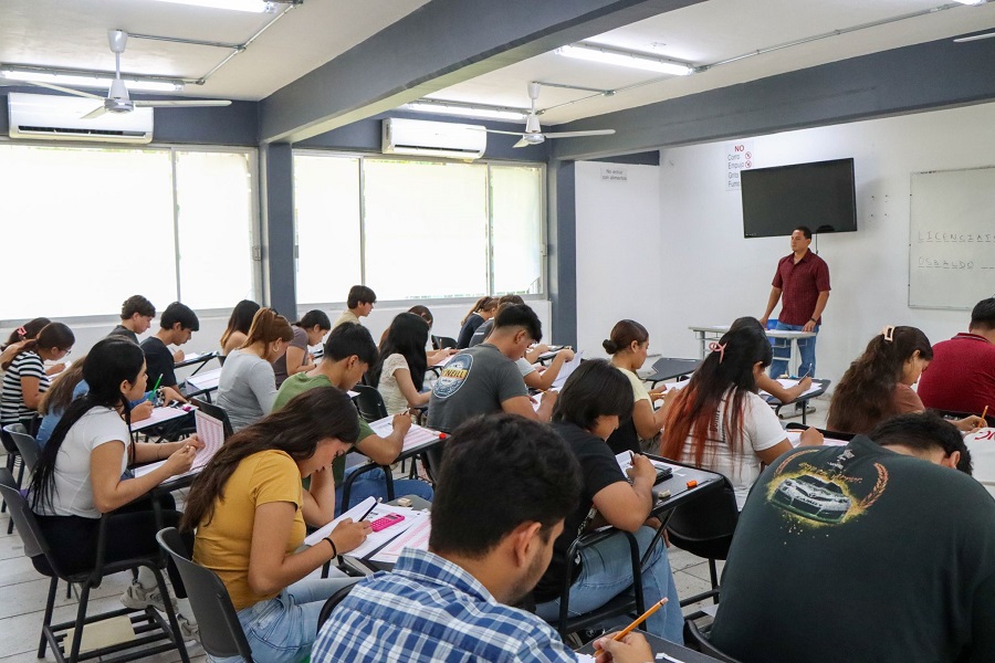 Presentan 5 mil 745 aspirantes a licenciatura  el EXANI-II en la Universidad de Colima