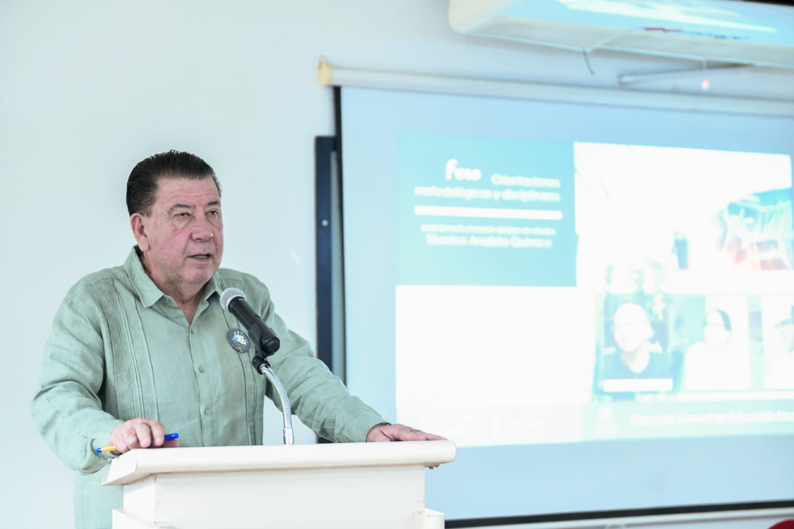 Actualiza UdeC plan de estudios de Técnico Analista Químico a partir de los avances y necesidades actuales